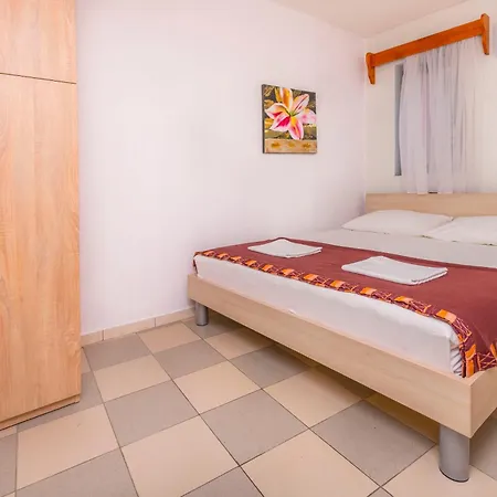 And Ruzmarin - Ana Rogoznica (Sibenik-Knin)